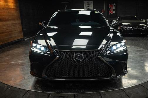 2023 Lexus ES 300h Base