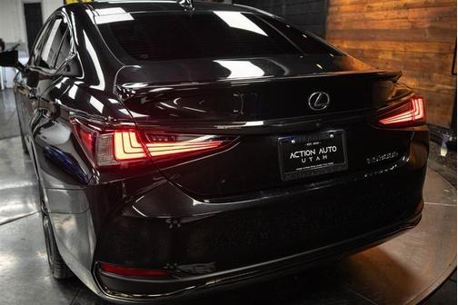 2023 Lexus ES 300h Base