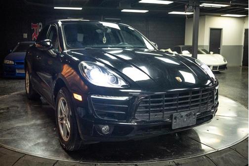 Black 2018 Porsche Macan