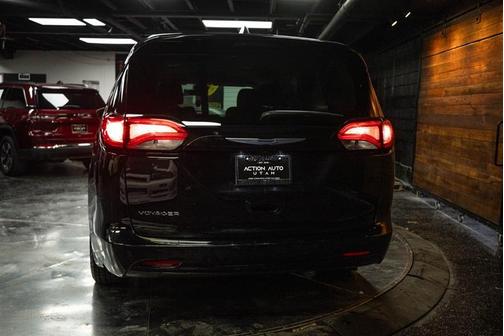 2024 Chrysler Voyager LX