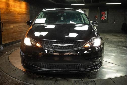 2024 Chrysler Voyager LX