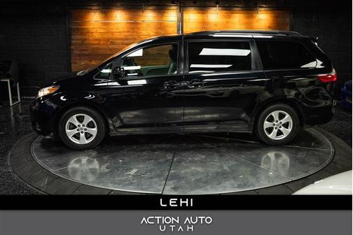 2017 Toyota Sienna LE