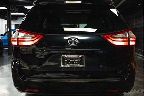 2017 Toyota Sienna LE
