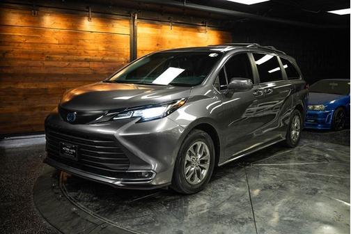 2023 Toyota Sienna XLE