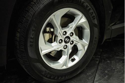 Black 2022 Hyundai TUCSON SE