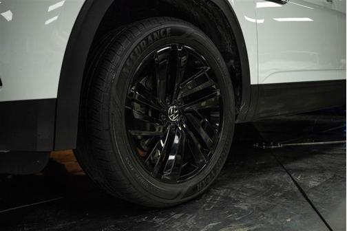 2023 Volkswagen Atlas Cross Sport 2.0T SE w/Technology