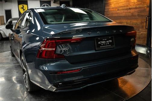 2024 Volvo S60 B5 Plus Dark Theme