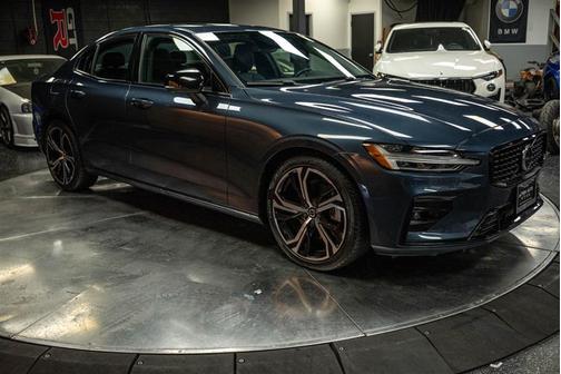2024 Volvo S60 B5 Plus Dark Theme
