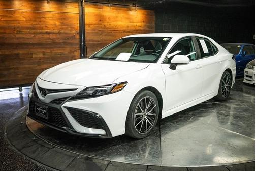 White 2023 Toyota Camry SE