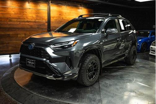 2022 Toyota RAV4 Hybrid SE