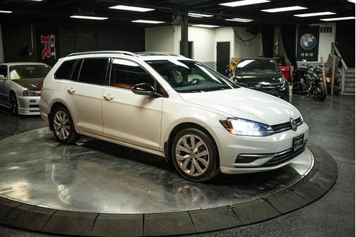 Pure White 2018 Volkswagen Golf SportWagen TSI SEL
