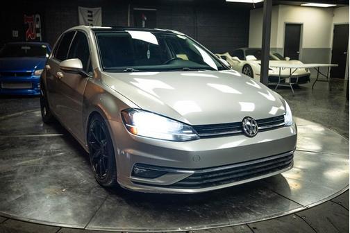 Tungsten Silver Metallic 2018 Volkswagen Golf TSI SE