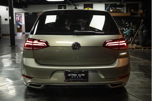 Tungsten Silver Metallic 2018 Volkswagen Golf TSI SE