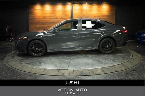 Black 2025 Toyota Camry SE