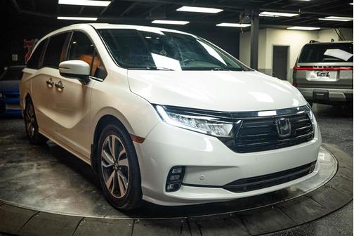 White 2023 Honda Odyssey Touring