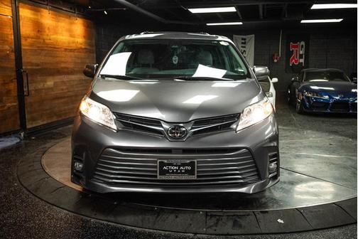 2019 Toyota Sienna XLE