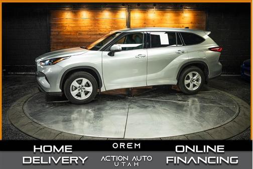 Silver 2022 Toyota Highlander LE