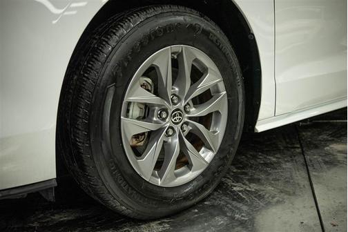 2022 Toyota Sienna LE