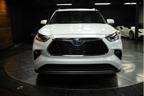 2023 Toyota Highlander Hybrid Platinum