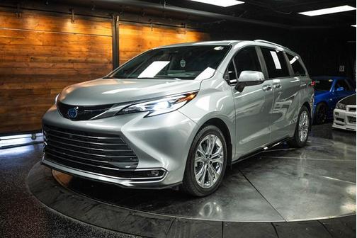 2023 Toyota Sienna Platinum 7 passenger
