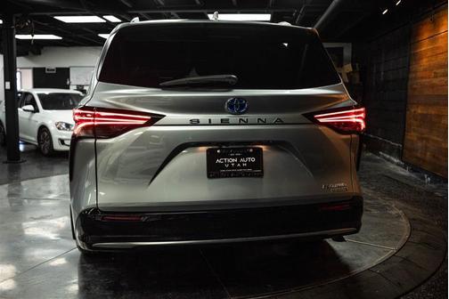 2023 Toyota Sienna Platinum 7 passenger