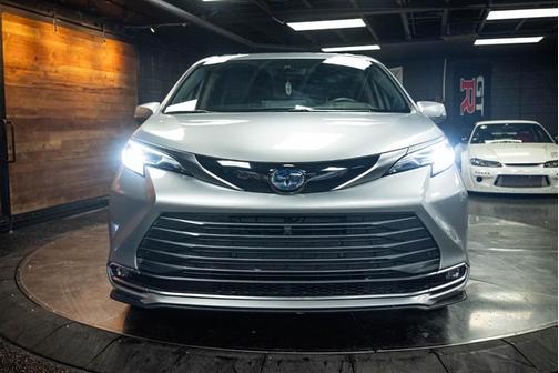 2023 Toyota Sienna Platinum 7 passenger