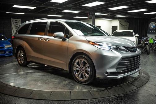 2023 Toyota Sienna Platinum 7 passenger