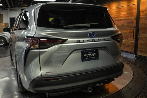 2023 Toyota Sienna LE