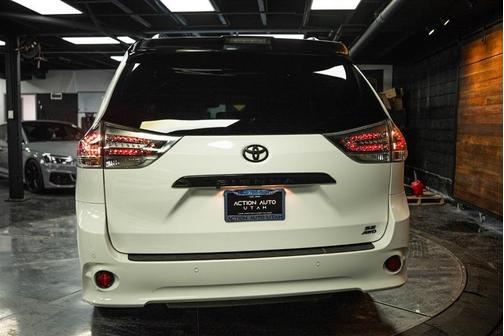 2020 Toyota Sienna SE