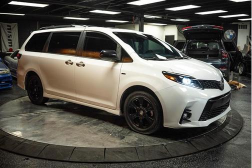 2020 Toyota Sienna SE