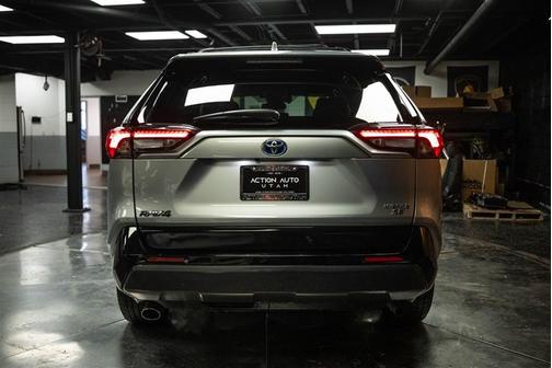 2022 Toyota RAV4 Hybrid SE