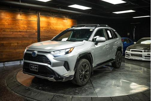 2022 Toyota RAV4 Hybrid SE