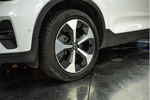 2024 Volvo XC40 B5 Plus Bright Theme