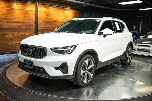 2024 Volvo XC40 B5 Plus Bright Theme
