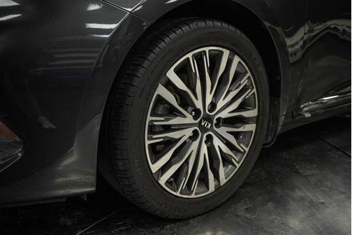 2020 Kia Cadenza Technology