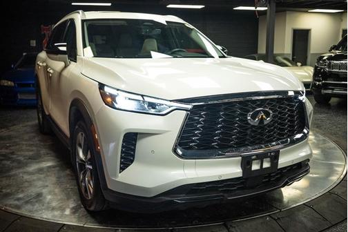 Majestic White 2024 INFINITI QX60 Luxe