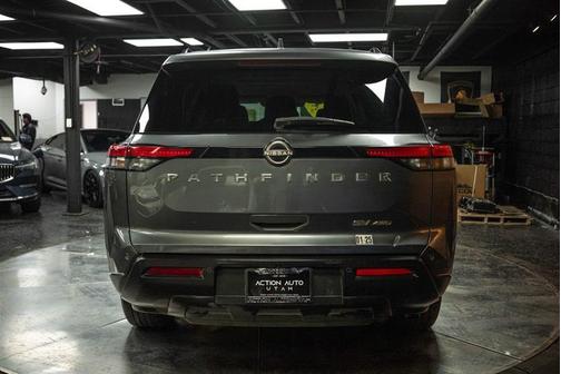 2022 Nissan Pathfinder SV