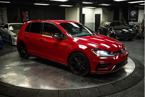 2018 Volkswagen Golf R 2.0T w/DCC & Navigation