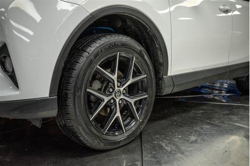 2017 Toyota RAV4 SE