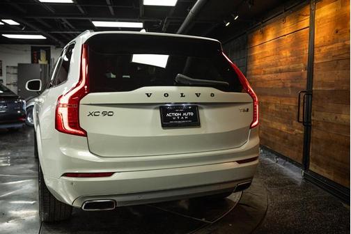 White 2021 Volvo XC90 T6 Momentum 7 Passenger