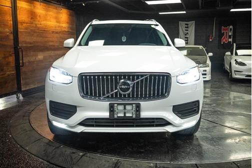 White 2021 Volvo XC90 T6 Momentum 7 Passenger