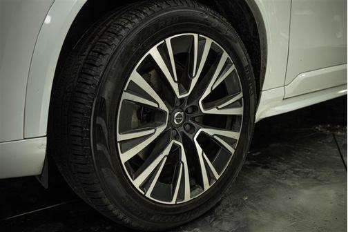 White 2021 Volvo XC90 T6 Momentum 7 Passenger