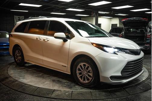 2021 Toyota Sienna LE