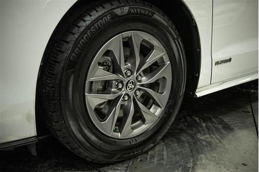 2021 Toyota Sienna LE