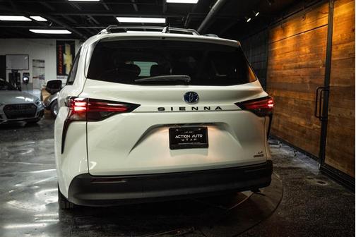 2021 Toyota Sienna LE