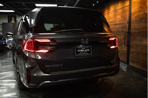 Gray 2025 Honda Odyssey EX-L