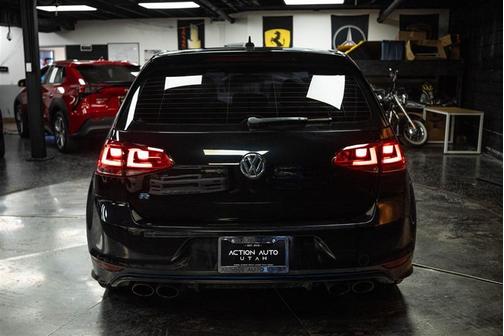 2016 Volkswagen Golf R 4-Door