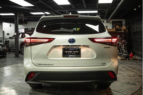 2023 Toyota Highlander Hybrid Bronze Edition