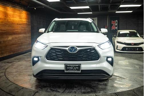 2023 Toyota Highlander Hybrid Bronze Edition