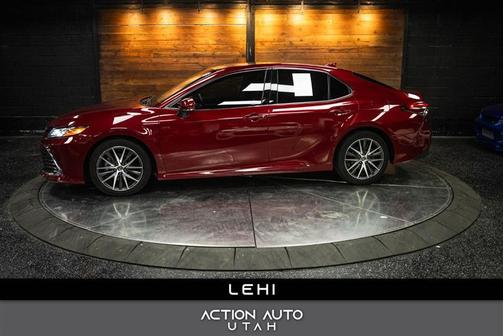 2022 Toyota Camry Hybrid XLE
